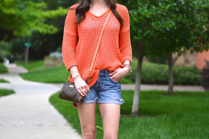 cross body bags, summer sweaters, summer style, casual summer style,how to style jean shorts