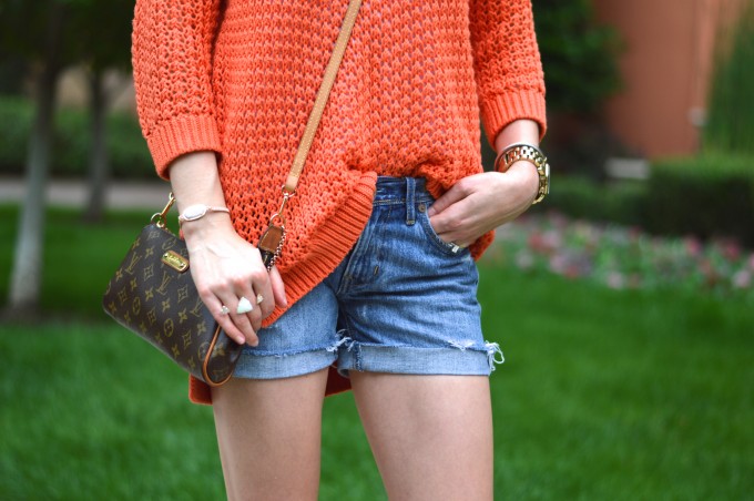 summer sweaters, summer style, casual summer style,how to style jean shorts