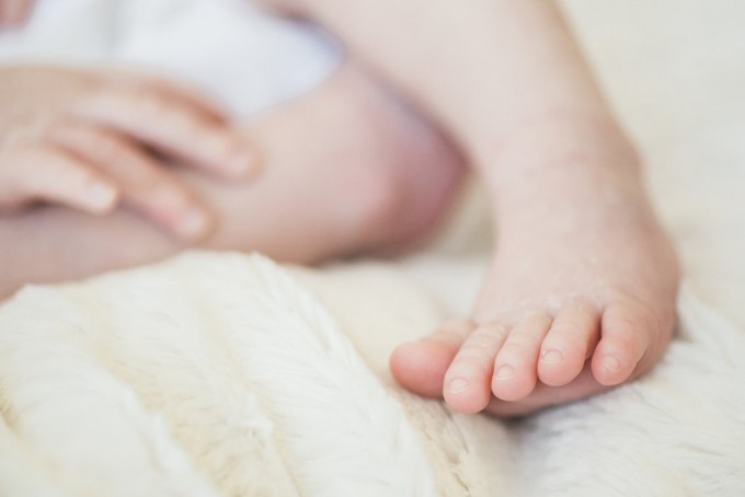 baby toes, newborn photos