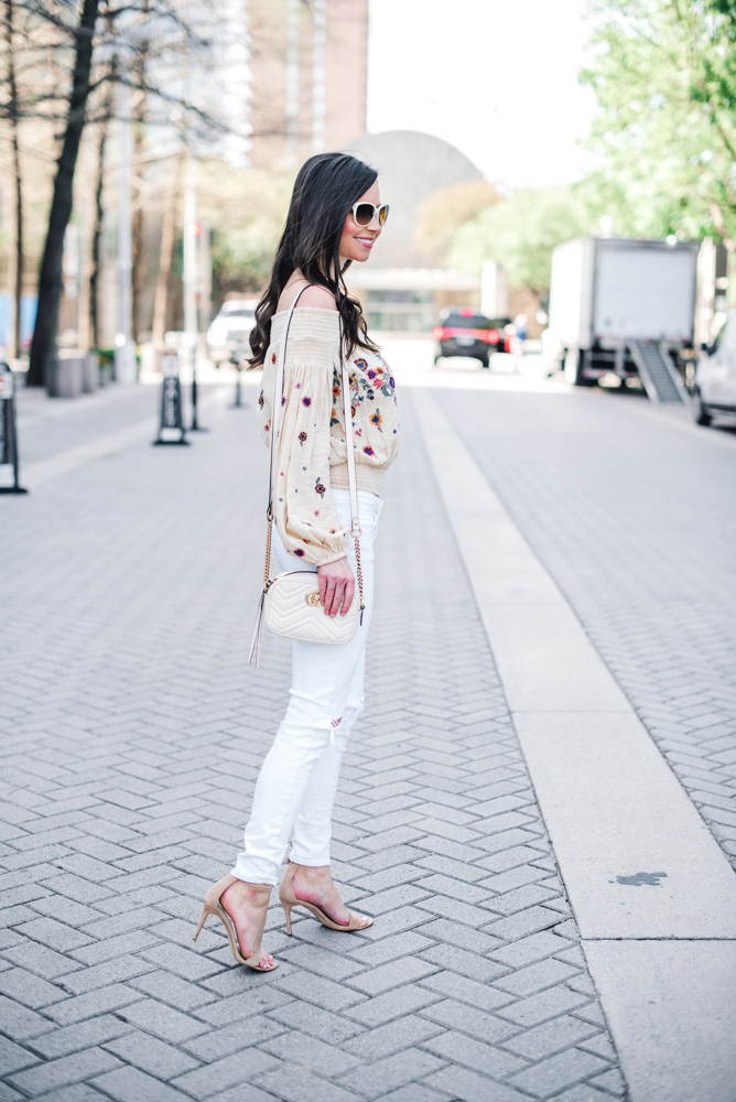 woman floral top white jeans nude sandals
