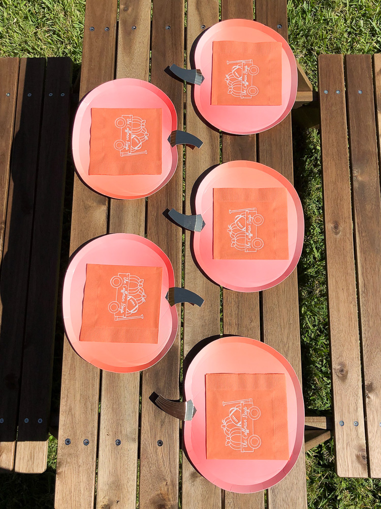 personalized napkins and pumpkin plates