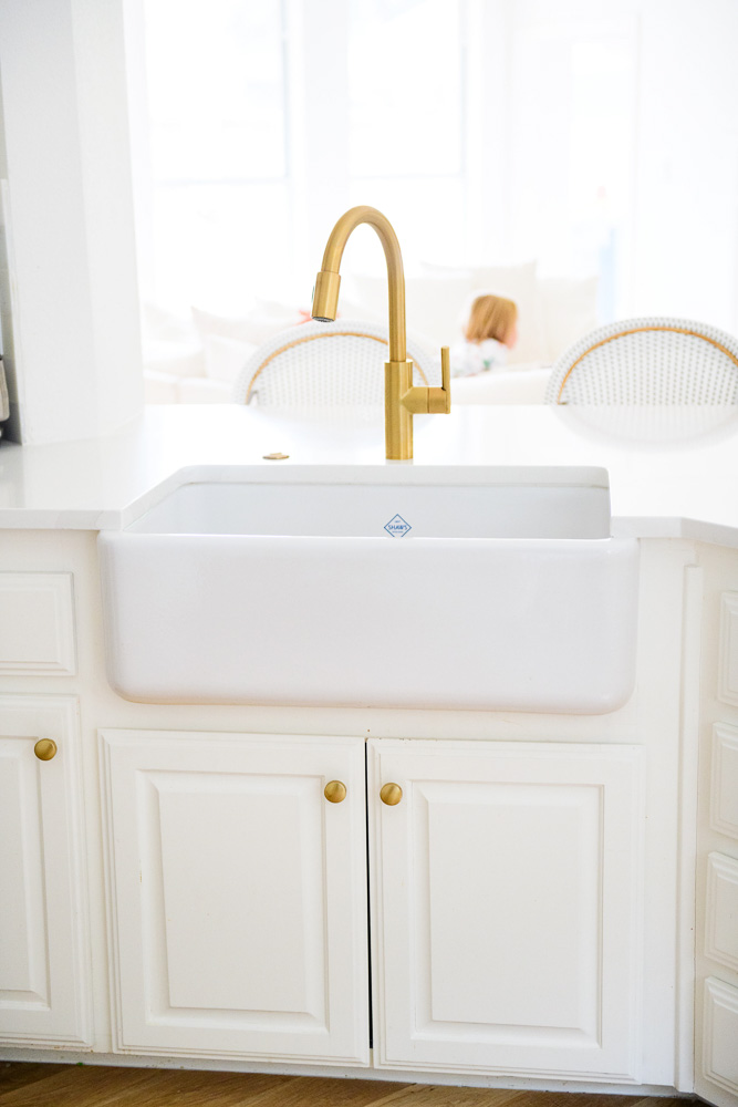 apron front sink brass faucet