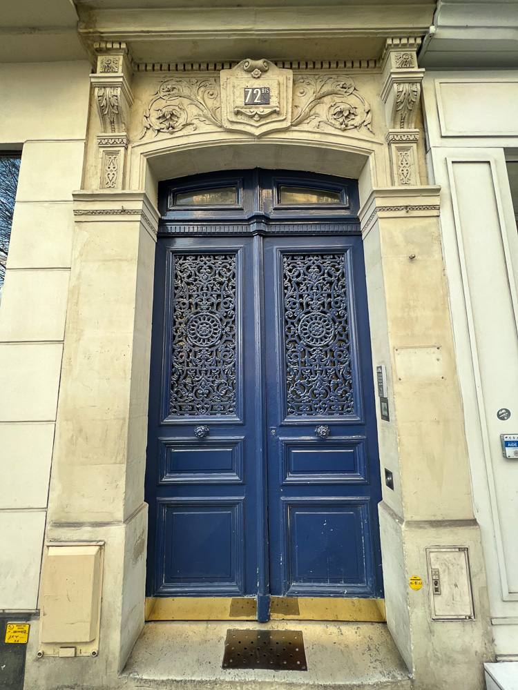 blue doors in paris