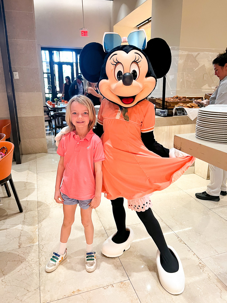 minnie mouse with young boy at breakfast four seasons orlando